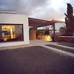 Surfwhitehouse וילה