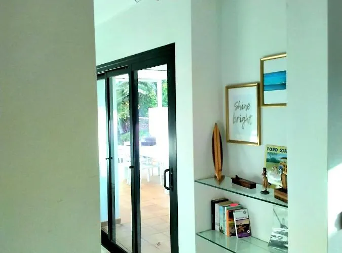 Surfwhitehouse Villa *