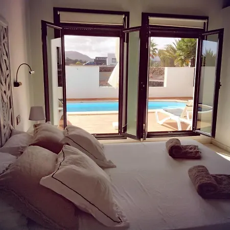 Surfwhitehouse * Lajares